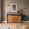 Dressoir Britt mangohout naturel 135 cm met 3 lades in het midden - naturel en bruin - Mooier Thuis