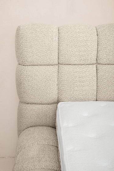 Platformbed Adore Ruby Bouclé Beige – 140x200 cm – Zonder Matras - afbeelding 14