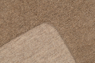 Vloerkleed Trenton 550 bruin laagpolig – detailfoto van pool en structuur