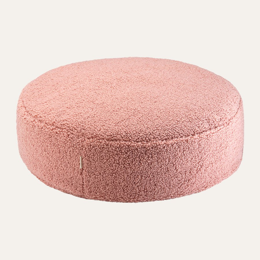 De lage, brede poef