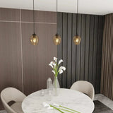 ISTAR 1-lichts hanglamp - Amber glas hanglamp met ronde bol - sfeervol in een Modern interieur