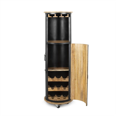 Antieke zwarte wijnkast