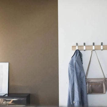 Yamazaki Rin Wandgarderobe beige