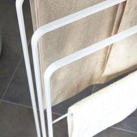 Yamazaki Tower handdoekenrek voor badkamer, 3 stangen - wit - afbeelding 2