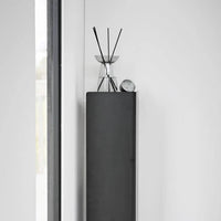 Yamazaki Tower smalle toiletrolhouder op wielen - zwart