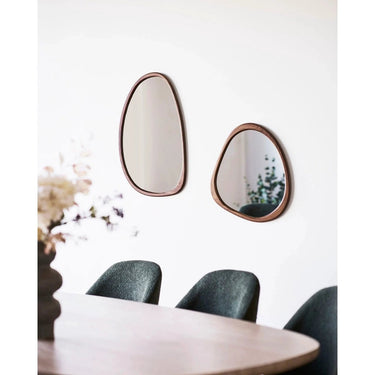 Luxon Wandspiegel in organischer Form – Holzoptik, 38,5 × 64,5 cm