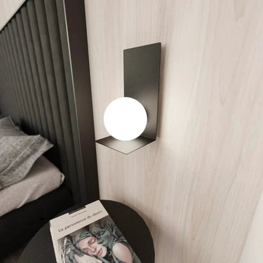 FORM 1-lichts wandlamp - Zwart frame - Opaalwit glas