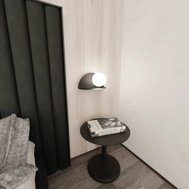 FORM 7 wandlamp - Opaalwit glas - Zwart frame