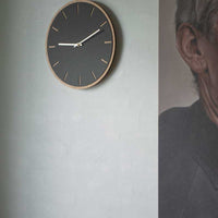 Wandklok Zwart op Licht eikenfineer - Ø28 Gouden Wijzers