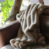 Winterhome luxe imitatiebont deken Arctic Fox Beige