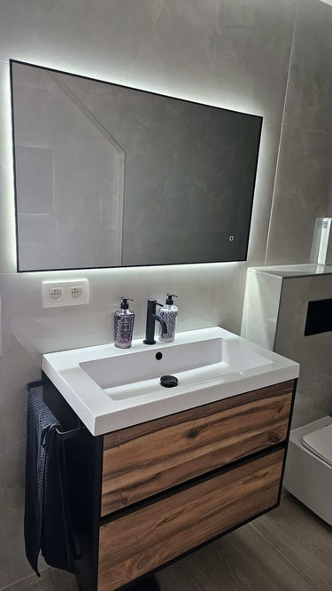 Badkamerspiegel Sorento 100×60 cm met zwarte lijst met dimbare LED en anticondens