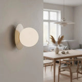 K1 1-lichts wandlamp - Wit glas - Beige frame - 14 cm breed