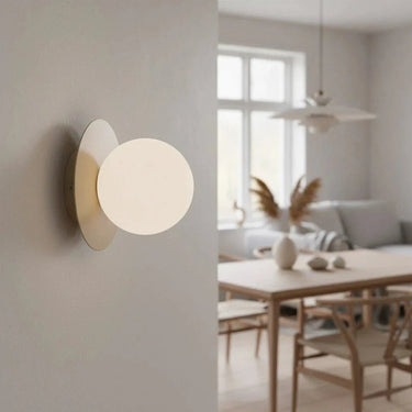 K1 1-lichts wandlamp - Wit glas - Beige frame