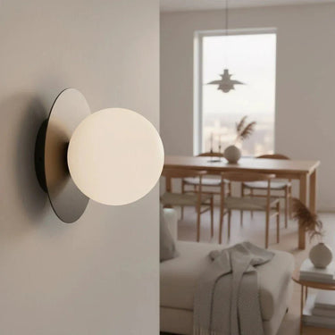 K1 1-lichts wandlamp - Wit glas - Zwart frame