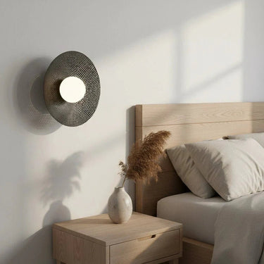 VIBEZ 1-lichts wandlamp - Zwart geperforeerd frame