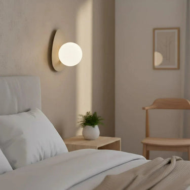 OVO 1-lichts wandlamp - Wit glas - Mokka frame