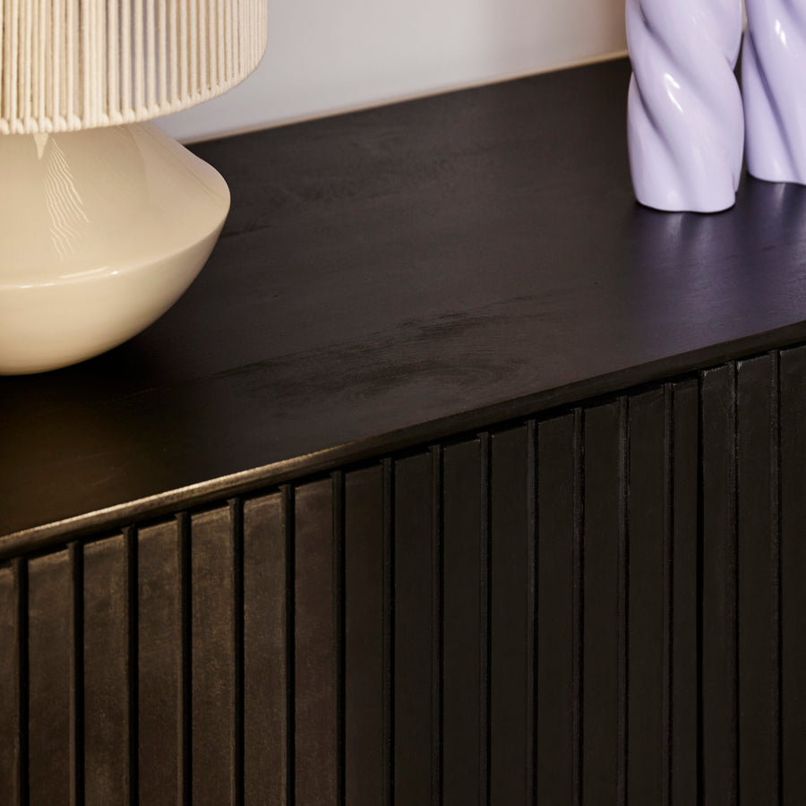 Sideboard Madison – Zwart mangohout met nerf