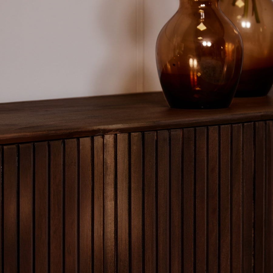 Tv-meubel Madison bruin – Verticaal lattenfront
