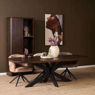 Deens ovale eettafel Madison bruin met zwarte poot - 240 cm in een sfeervolle eetkamer