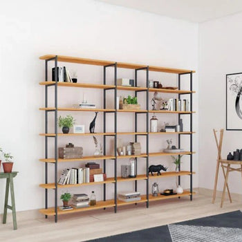 Offener Schrank mit Eichenfurnier und schwarzen Regalböden
