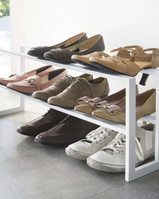 Ausziehbares 2-stöckiges Schuhregal der Yamazaki-Linie – Weiß