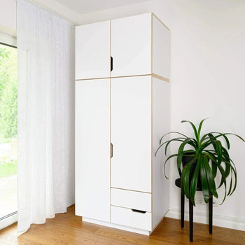 2-türiger Kleiderschrank mit zusätzlichen Einlegeböden – weißes HPL