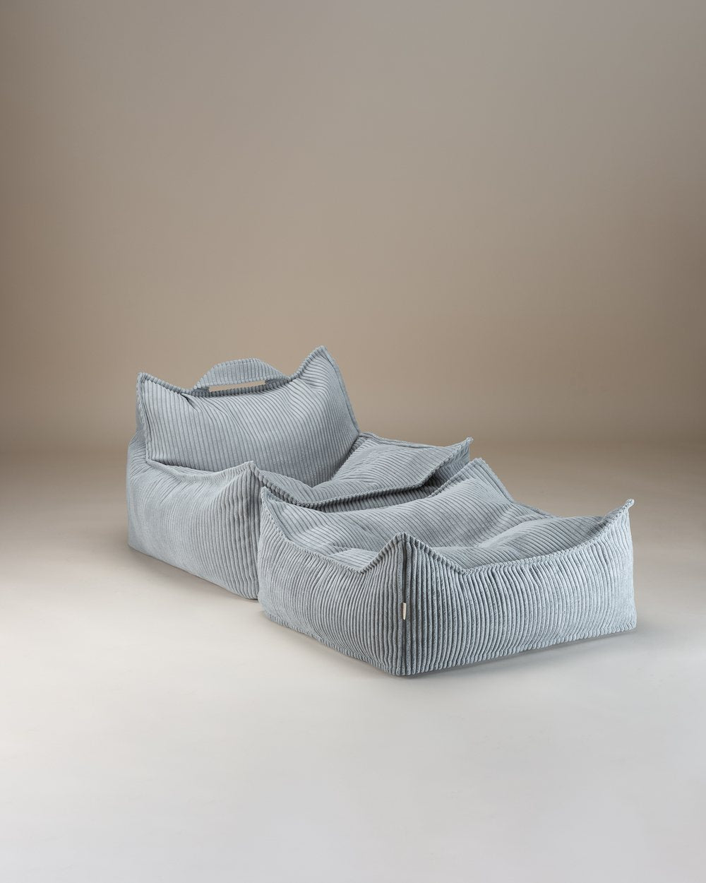 Wigiwama Cord-Sitzsack Pfefferminzgrün in een kinderkamer