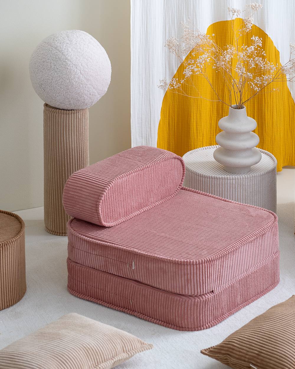 Wigiwama Uitklapstoel 3-in-1 Pink Mousse in een kinderkamer