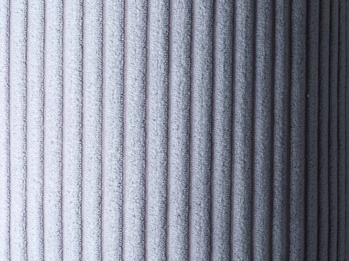 Ribstof van dichtbij — Geripptes Wigiwama-Nackenstützkissen Blaubeerblau