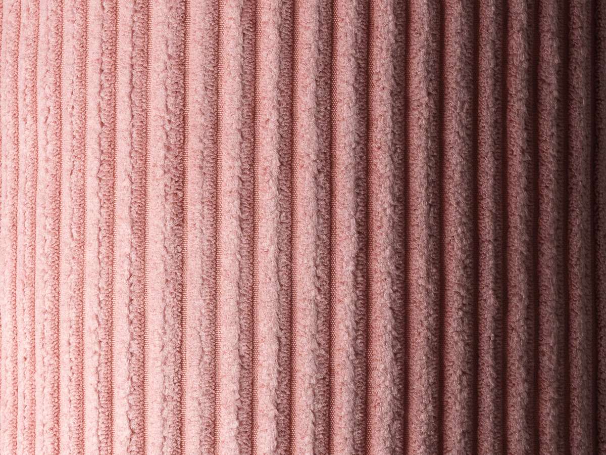 Ribstof van dichtbij — Wigiwama Runder gerippter Pouf Rosa Mousse