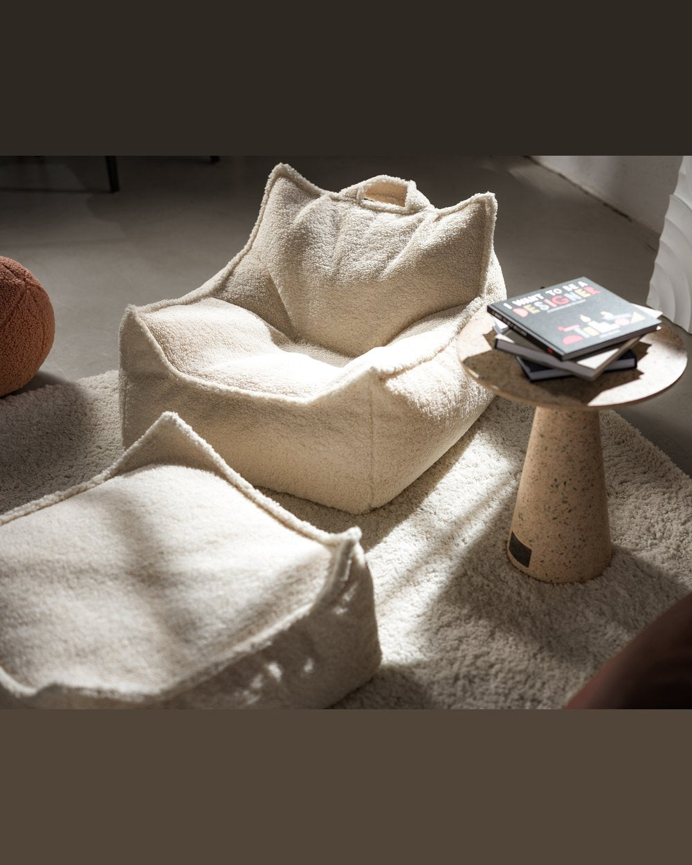 Wigiwama Zitzakstoel Cream White in een kinderkamer