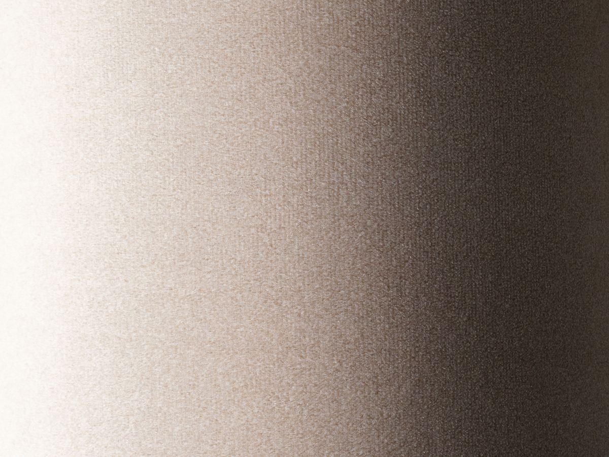 Velvet van dichtbij — Wigiwama Samtkaninchen-Sitzsack Staubbeige