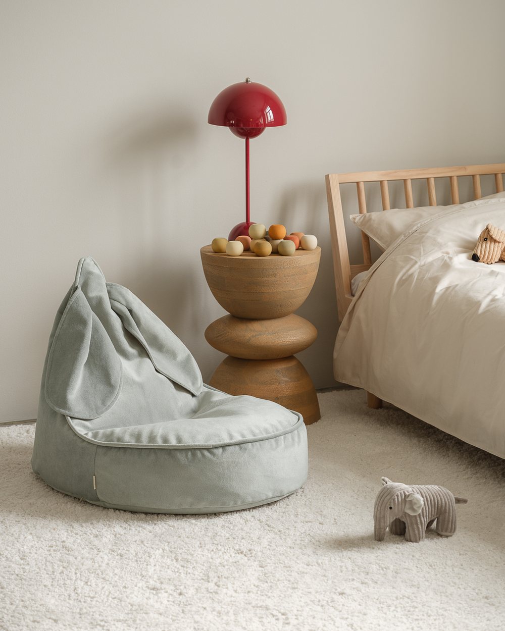 Wigiwama Samtkaninchen-Sitzsack Nebelgrün in een kinderkamer