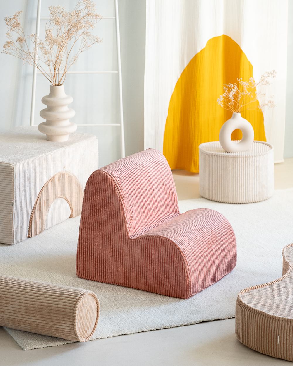 Wigiwama Wolkenstoel Pink Mousse in een kinderkamer