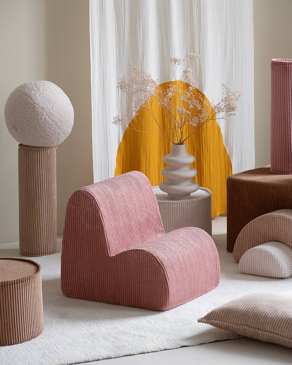 Wigiwama Wolkenstoel Pink Mousse in een kinderkamer
