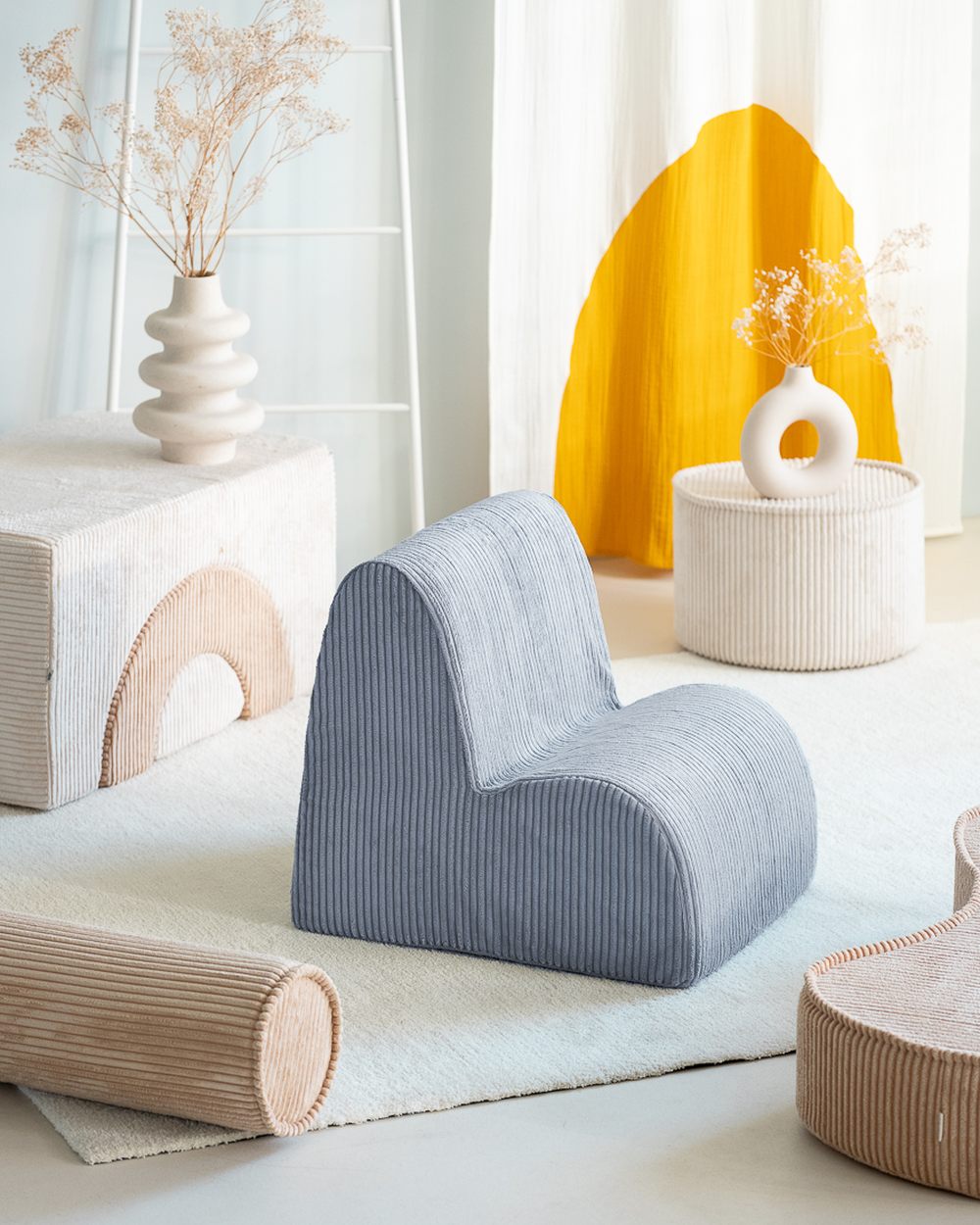 Wigiwama Wolkenstoel Blueberry blue in een kinderkamer