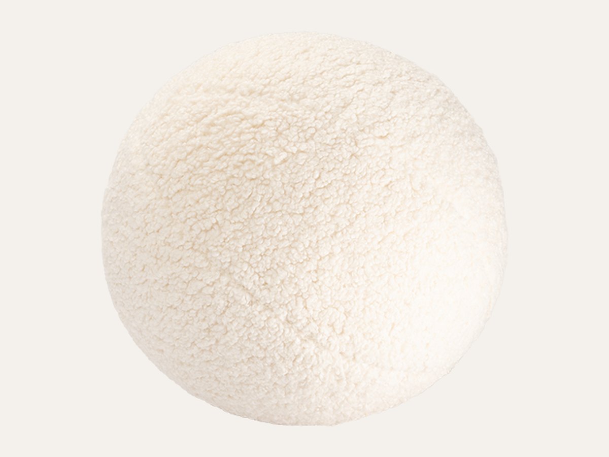 Het Wigiwama bolkussen van teddy-stof Cream White