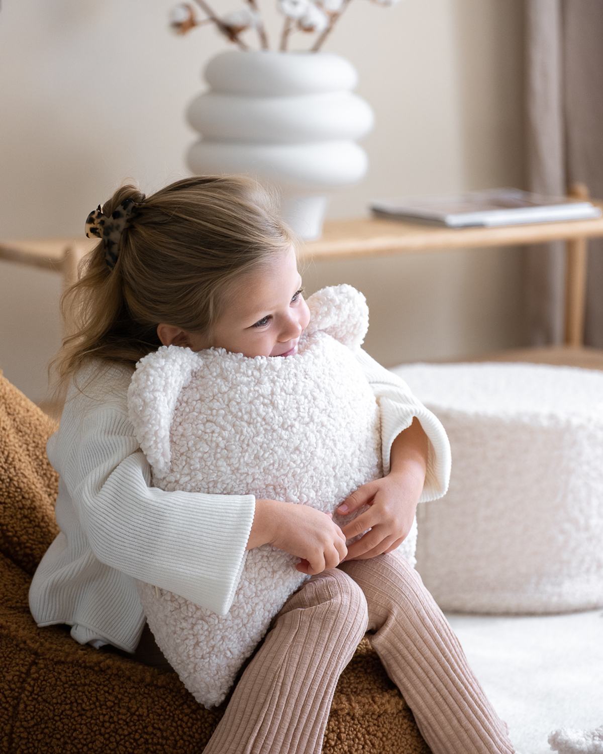 Kenmerken Wigiwama Teddy Bear Cushion Cream White