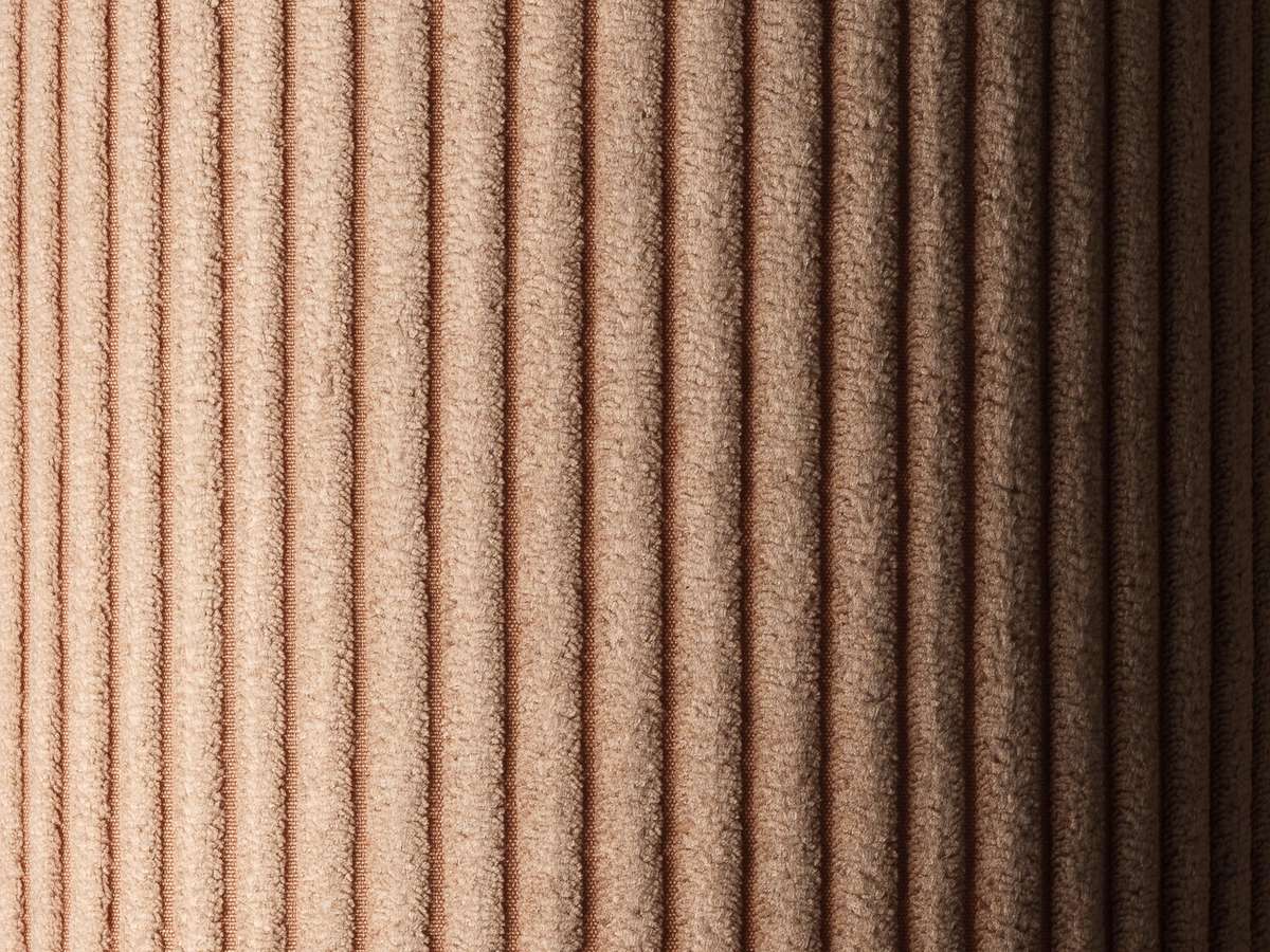 Ribstof van dichtbij — Wigiwama Runder gerippter Pouf Toffee