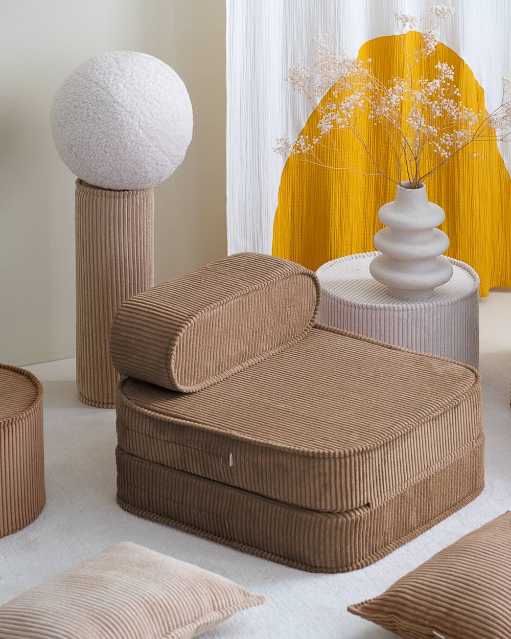 Wigiwama Uitklapstoel 3-in-1 Toffee in een kinderkamer