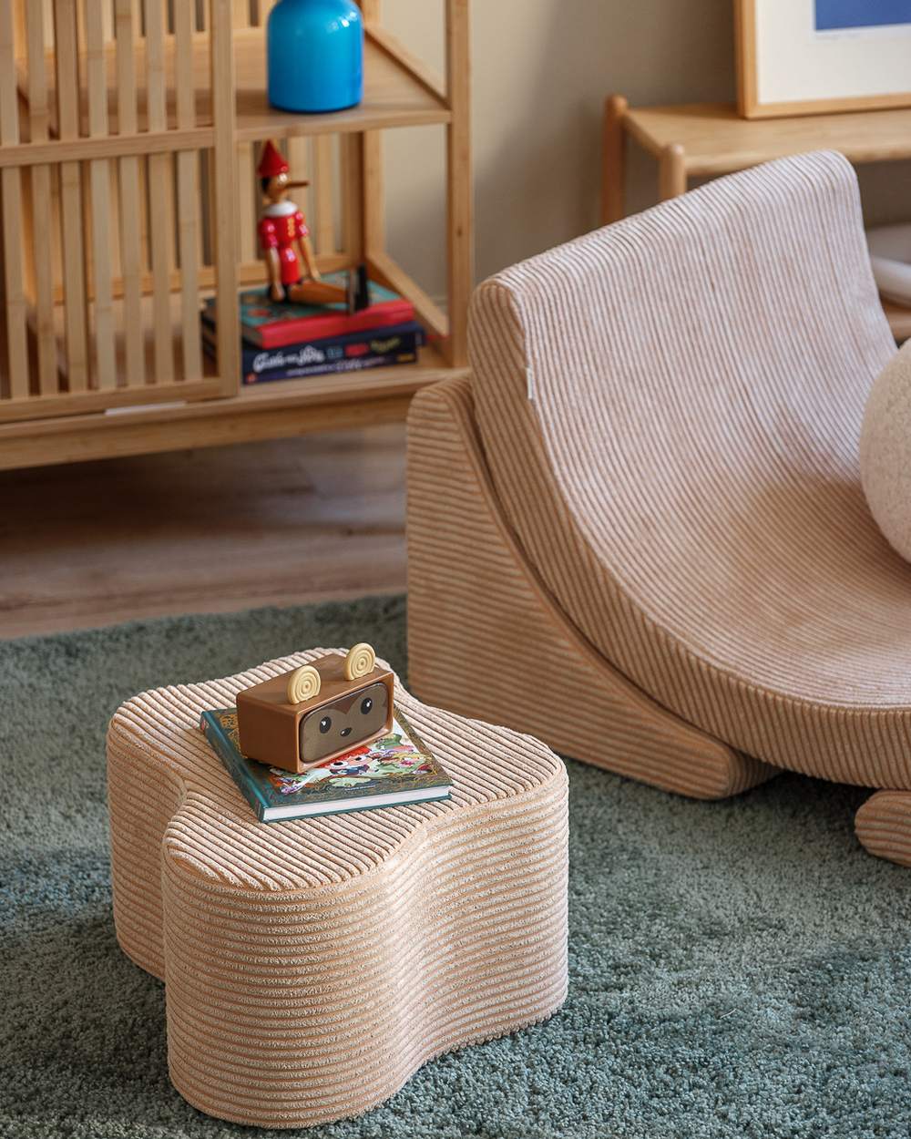 Wigiwama Cord-Wolkenpouf Brauner Zucker in een kinderkamer