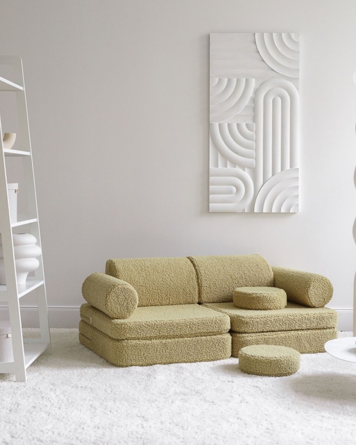 Wigiwama Kinderspielbank, 9-teilig, aus Teddyfell Matcha in een kinderkamer