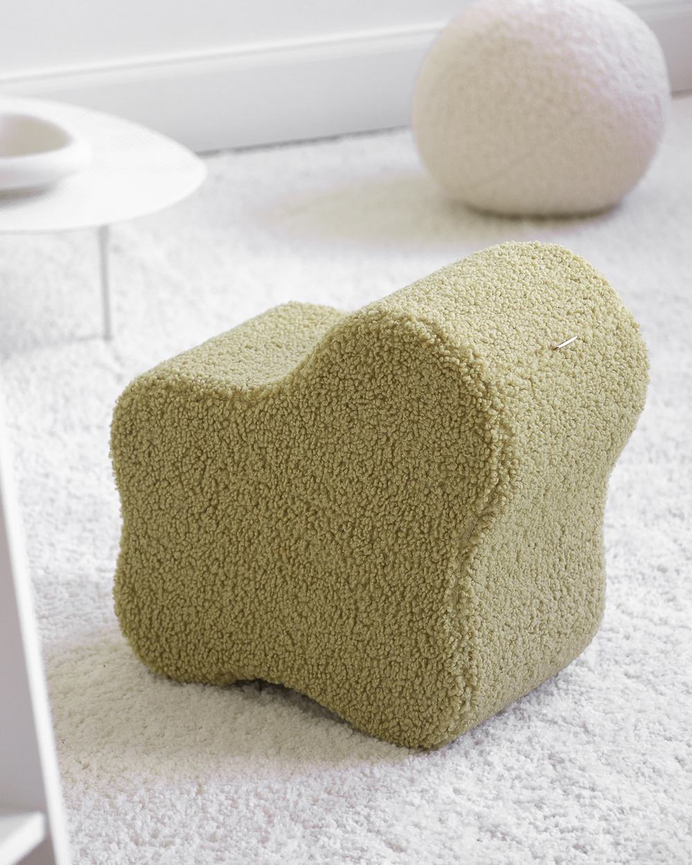Wigiwama Wolkenpoef Matcha in een kinderkamer