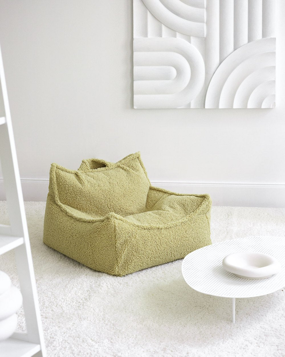 Wigiwama Teddy Stoffsitzsack Matcha in een kinderkamer