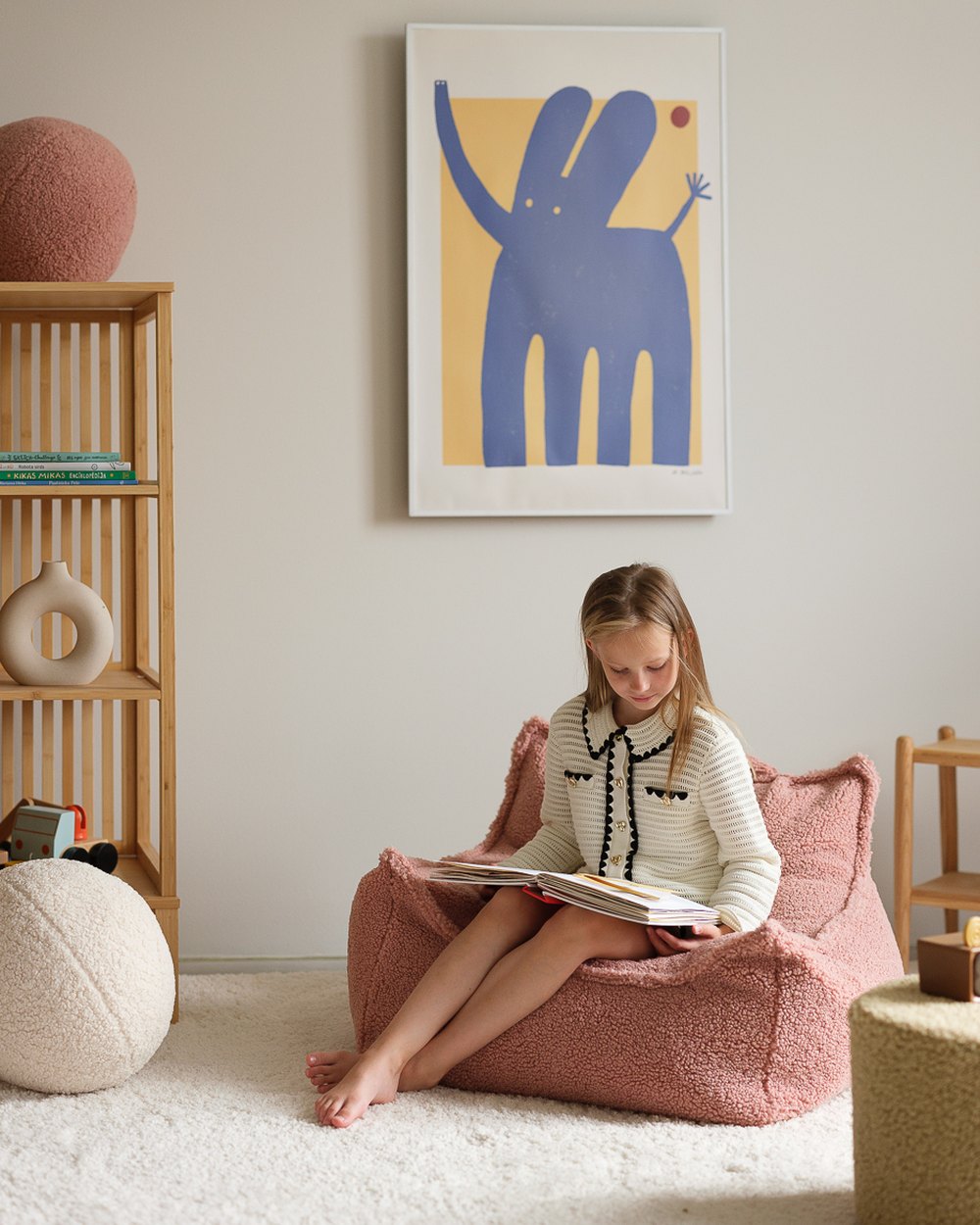 Wigiwama Zitzakstoel Guava in een kinderkamer