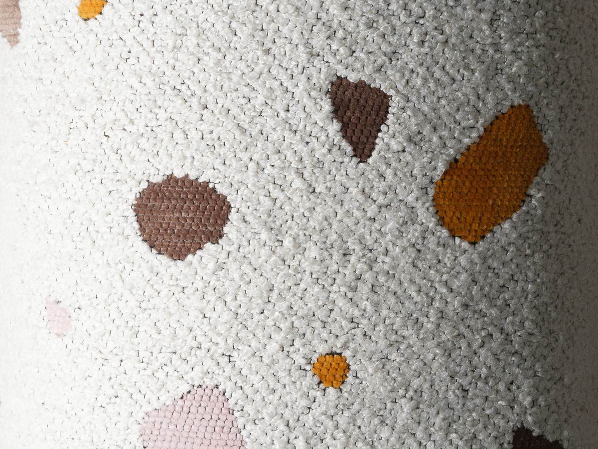 Terrazzo van dichtbij — Wigiwama Square Pouf mit Terrazzo-Print Marmor