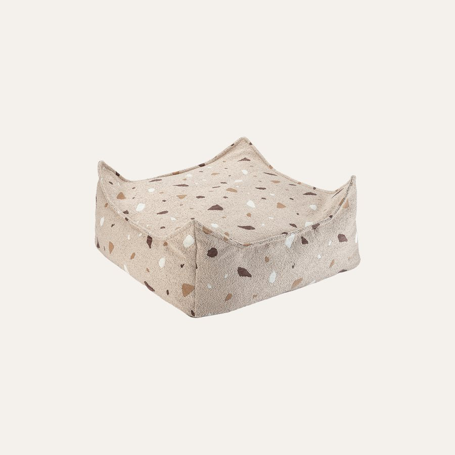 Wigiwama Square Pouf mit Terrazzo-Print in Sand