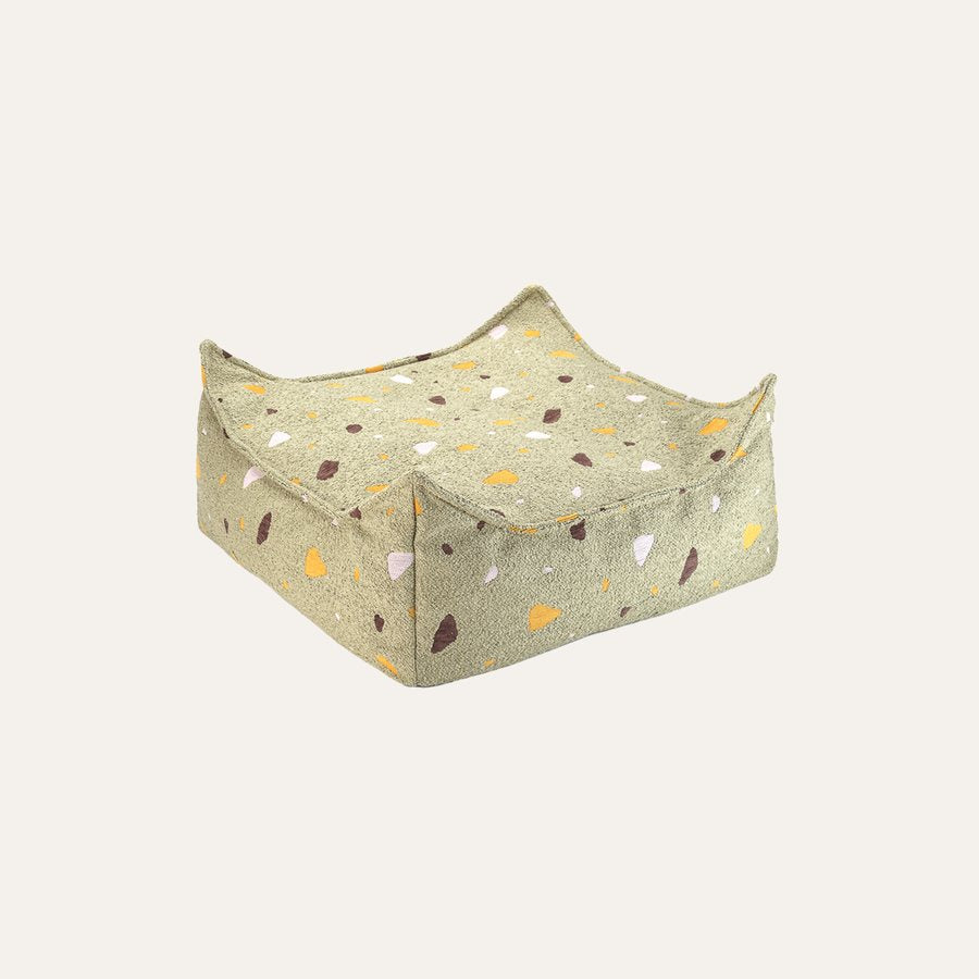 Wigiwama Square Pouf mit Terrazzo-Print in Moos
