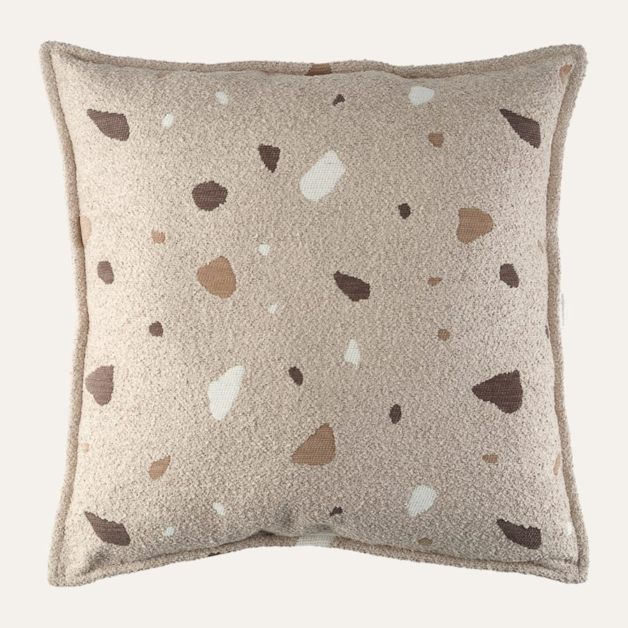Wigiwama-Kissen mit Terrazzo-Print in Sand