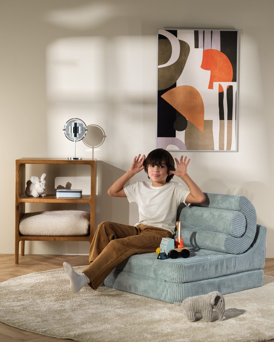Wigiwama Flipster 3-in-1 Foldable Ribbed Chair Peppermint Green in een kinderkamer
